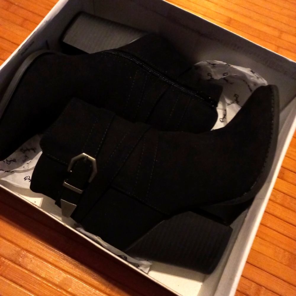 NWB Qupid Ankle Boots